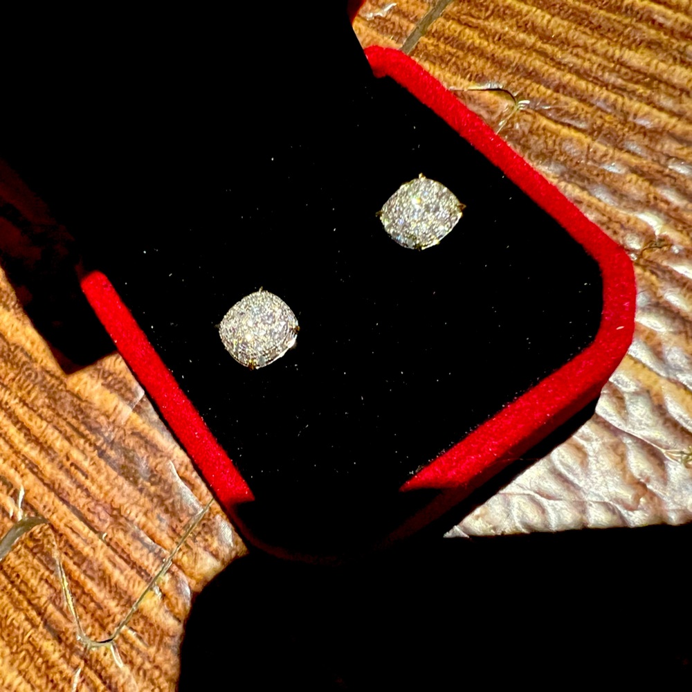 Round diamond earrings